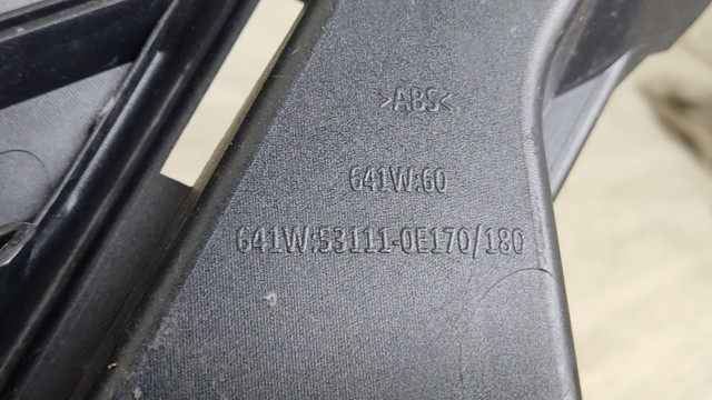 Облицовка радиатора 531110E170 TOYOTA