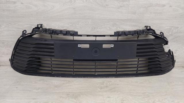 Решетка на бампер 5311202B50 TOYOTA