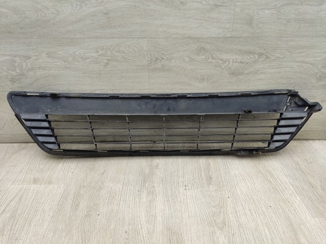 Решетка переднего бампера, центральная 531120D210 TOYOTA