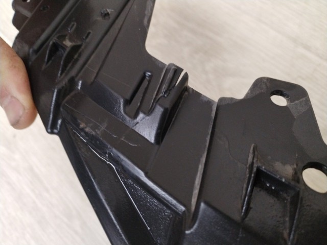 Кронштейн решетки радиатора 5311542010 TOYOTA