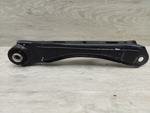 Балансир задний нижний, правый 55260D5200 HYUNDAI