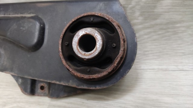 NISSAN 554195NA0A Кронштейн (траверса) заднего редуктора передняя в наличии Полтава
