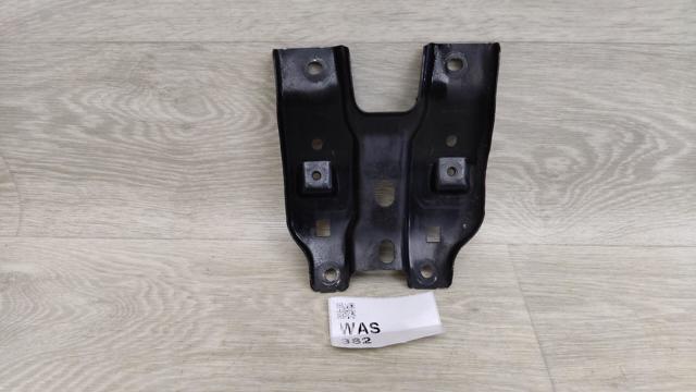 561805567B Кронштейн замка капота купить Николаев