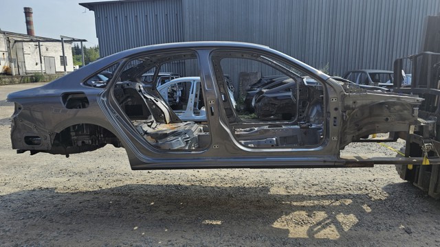 VAG 561809844A Крыло заднее правое в наличии Чернигов
