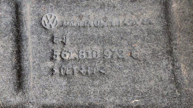 561810972C VAG Подкрылок задний правый купить в Ирпень