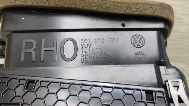 VAG 561819704CN0R Решетка вентиляции салона на "торпедо" правая в наличии Каменское