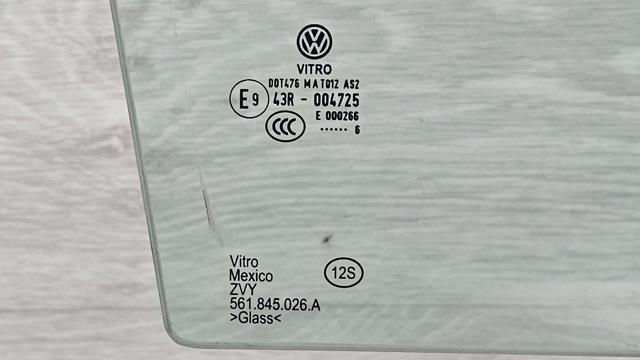 Стекло задней правой двери 561845026A VAG