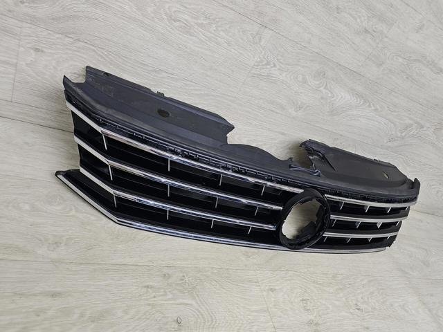 561853651HOQE Решетка радиатора купить Киев
