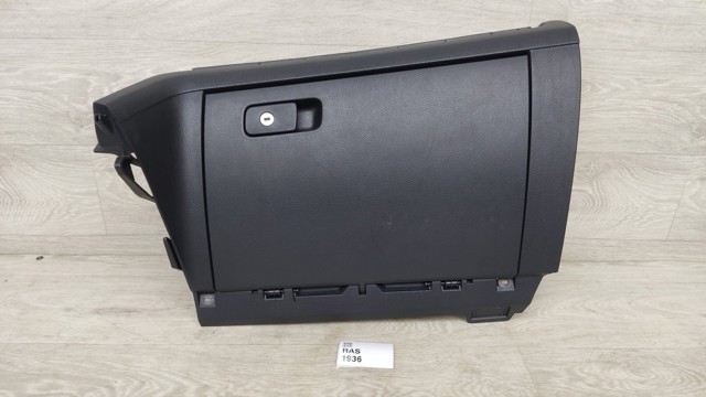 Ящик для перчаток 561857101B82V VAG