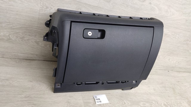 561857101C82V VAG Крышка перчаточного ящика (бардачка) купить в Чернигов