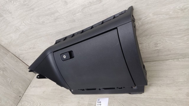 VAG 561857101C82V Крышка перчаточного ящика (бардачка) в наличии Полтава