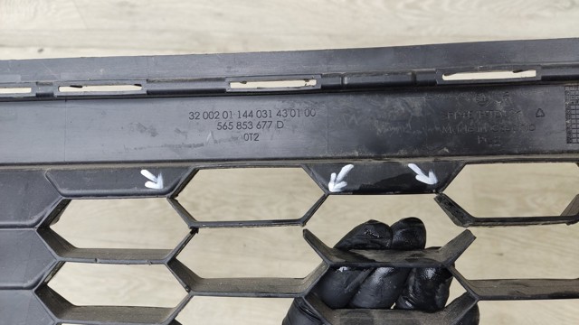 565853677D Решетка радиатора купить Запорожье