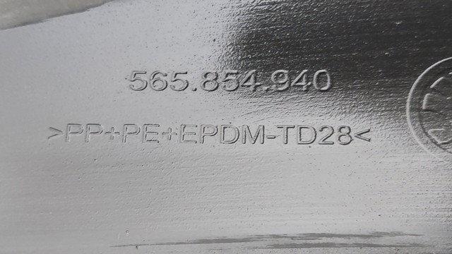 Молдинг передней правой двери 565854940 VAG