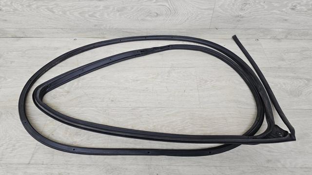 5755A421 MITSUBISHI Уплотнитель двери задней левой (на двери) купить в Сумы