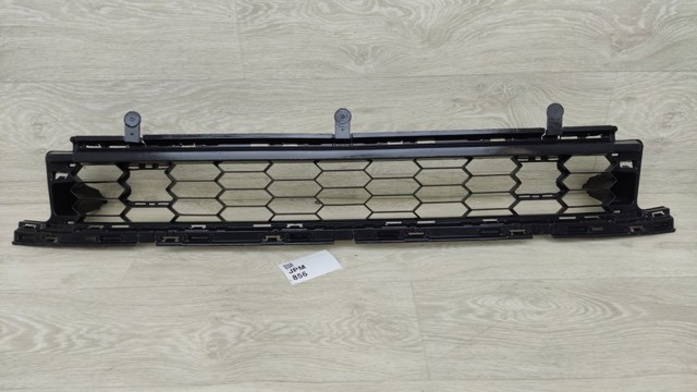 VAG 57A853677A Решетка радиатора в наличии Николаев