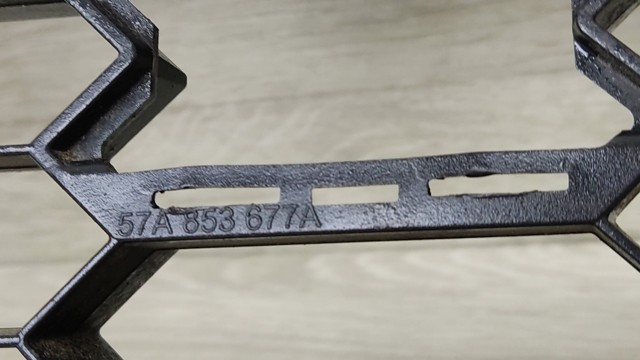 VAG 57A853677A Решетка радиатора в наличии Львов