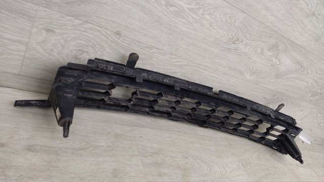 57A853677A VAG Решетка радиатора купить в Чернигов
