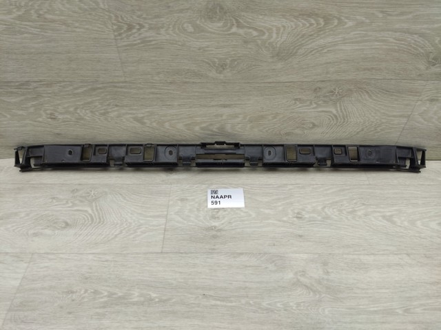 Кронштейн бампера заднего, центральный 5C6807863 VAG