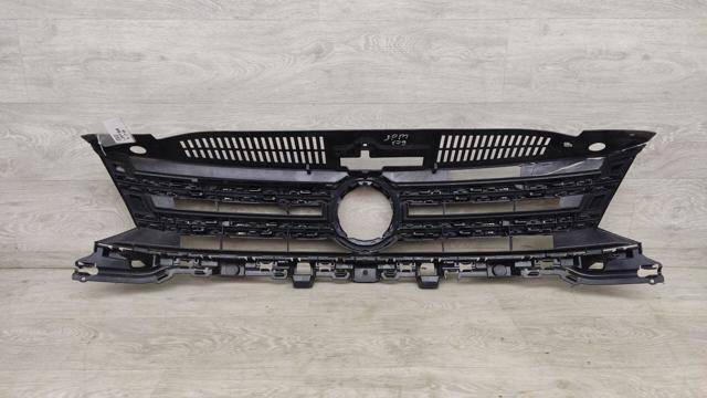 VAG 5N0853653F Решетка радиатора в наличии Полтава
