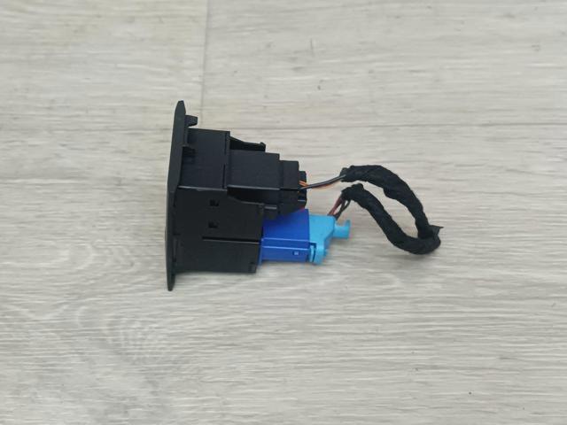 VAG 5NA919225B Кнопка аварийки в наличии Винница