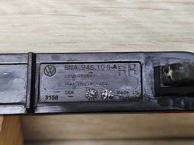 5NA945106A Катафот (отражатель) заднего бампера правый купить Харьков