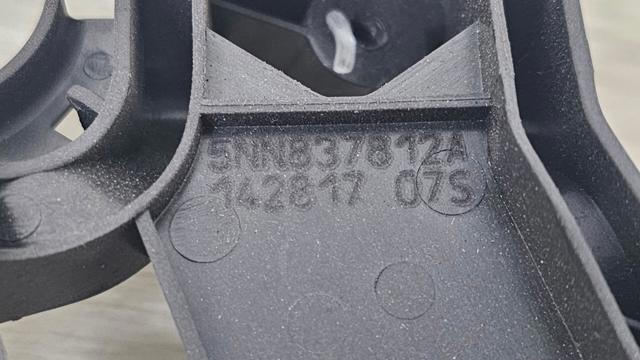 VAG 5NN837812A Держатель наружной ручки двери задней правой в наличии Полтава
