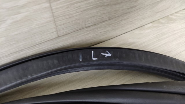 VAG 5NN867911A9B9 Уплотнитель двери передней левой (на кузове) в наличии Каменское