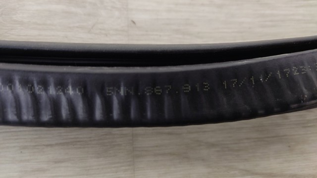VAG 5NN867913A9B9 Уплотнитель двери задней левой (на кузове) в наличии Черкассы