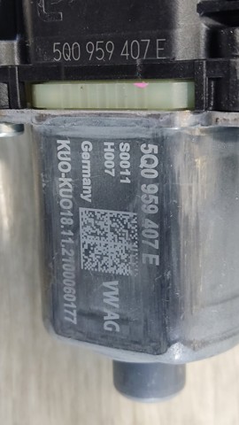Мотор стеклоподъемника двери задней, левой 5Q0959407E VAG