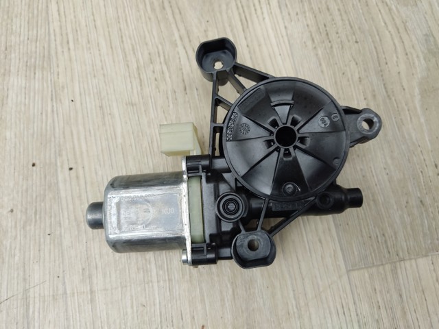 Моторчик стеклоподъемника двери задней, правой 5Q0959802 VAG