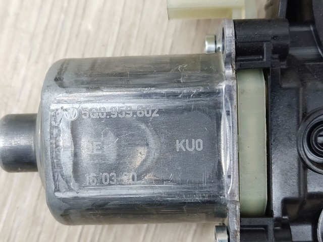 VAG 5Q0959802 Мотор стеклоподъемника двери задней правой в наличии Днепр