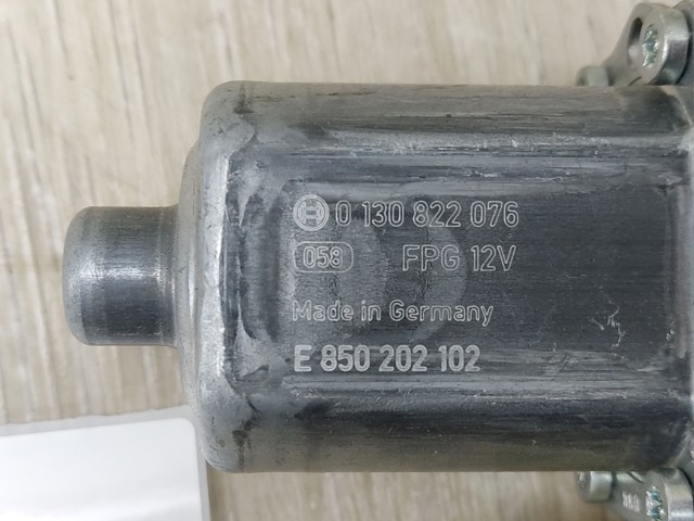 Мотор стеклоподъемника двери передней, правой 5Q0959802C VAG