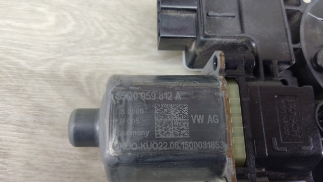 5Q0959812A VAG Мотор стеклоподъемника двери задней правой купить в Житомир