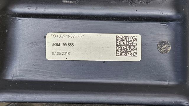 Левая подушка двигателя 5QM199555 VAG
