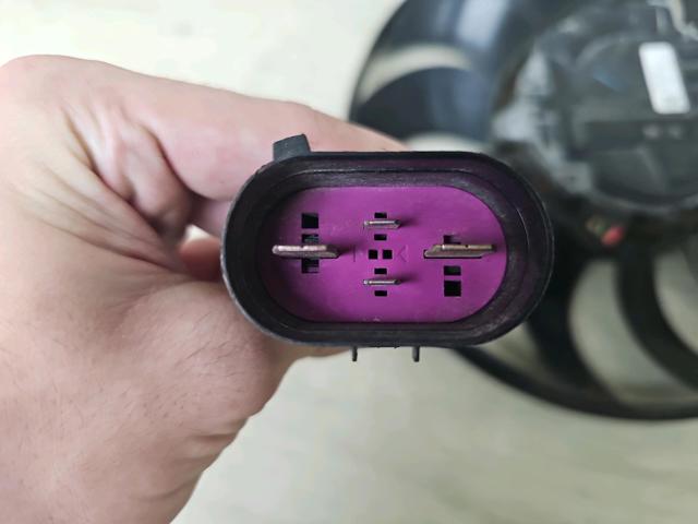 VAG 5QN959455A Электровентилятор охлаждения в сборе (мотор+крыльчатка) правый в наличии Украина