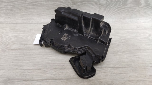 Дверной замок передний правый 5TB837016A VAG