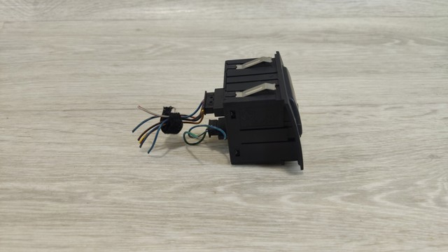 BMW 61316945652 Кнопка включения аварийного сигнала в наличии Павлоград