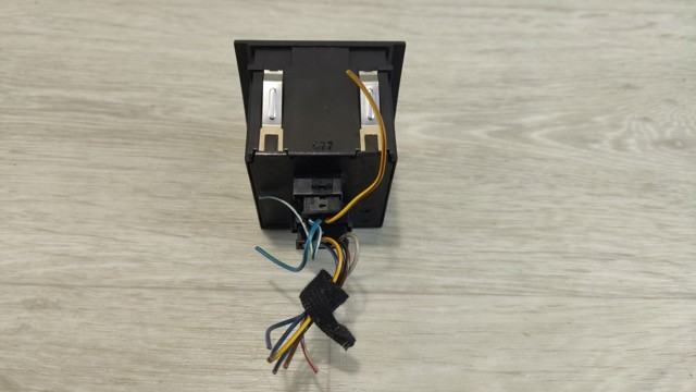BMW 61316945652 Кнопка аварийки в наличии Черновцы