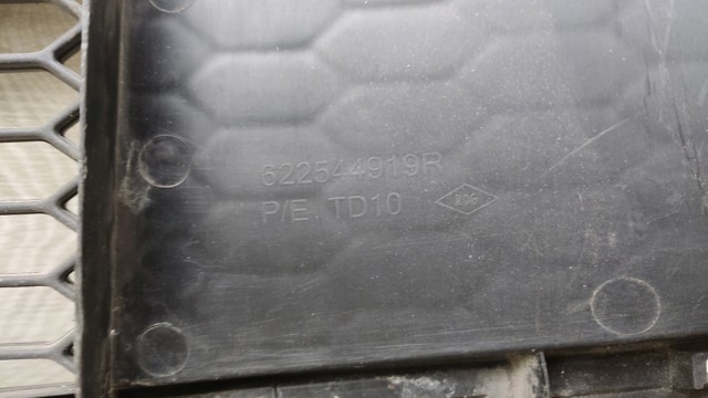 622544919R RENAULT Решетка бампера переднего центральная купить в Житомир