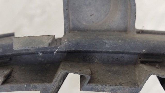 RENAULT 622547542R Решетка бампера переднего центральная в наличии Винница