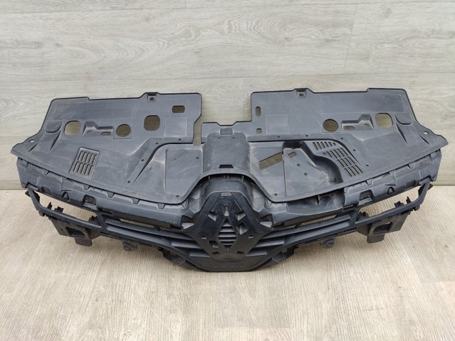 RENAULT 622563184R Решетка радиатора в наличии Винница