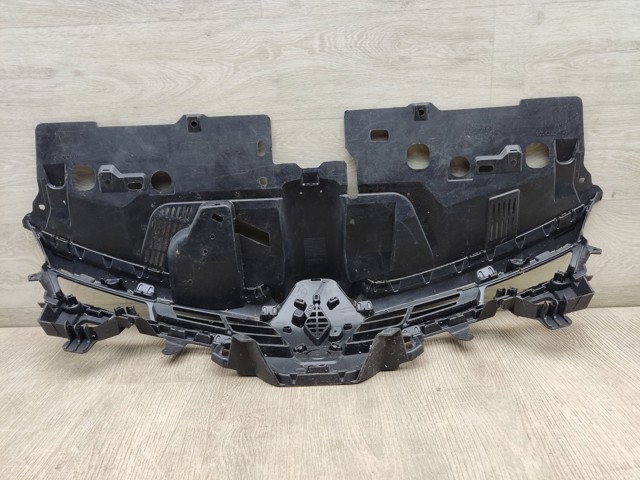 622563184R RENAULT Решетка радиатора купить в Львов