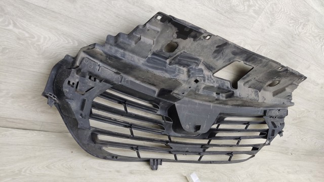 623108673R RENAULT Решетка радиатора купить в Ужгород
