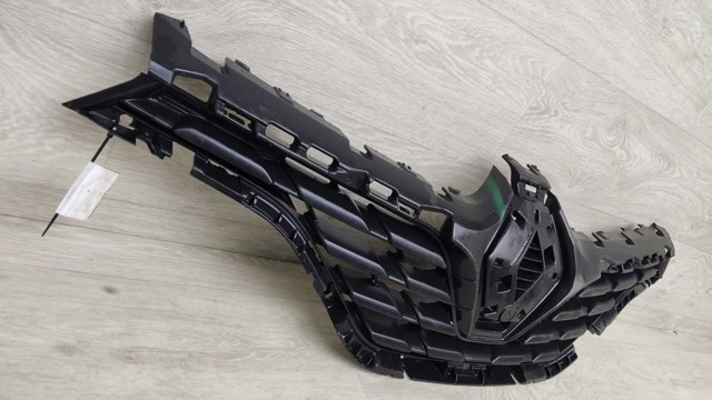 623109707R RENAULT Решетка радиатора купить в Ирпень