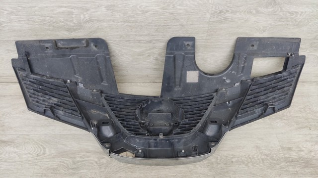 Облицовка радиатора 623109TA0A NISSAN