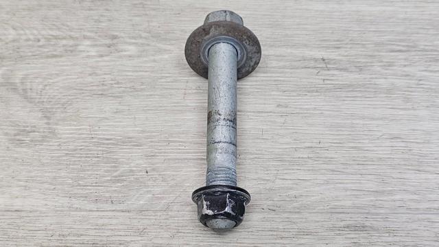 Болт рычага передней подвески 626172B000 HYUNDAI