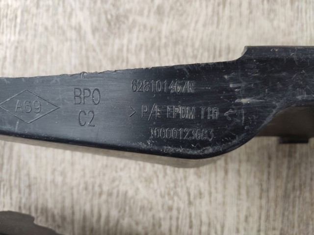 RENAULT 628101467R Кронштейн решетки радиатора в наличии Черновцы