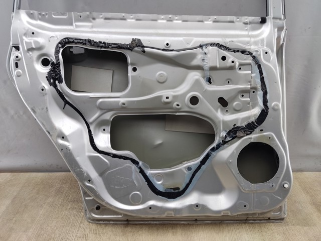 670040F040 TOYOTA Дверь задняя левая купить в Ирпень