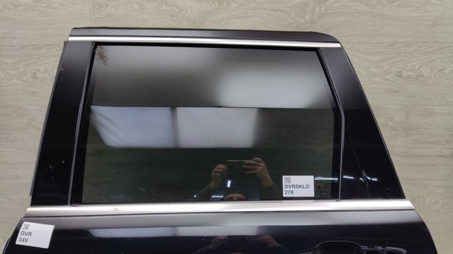 Стекло задней двери, левой 68086589AA CHRYSLER