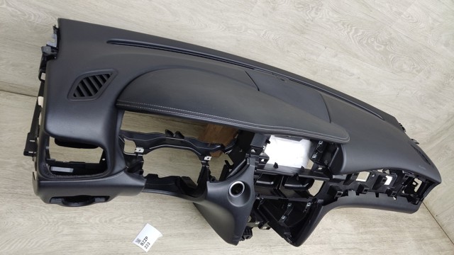 Передняя панель 682005DF0A NISSAN
